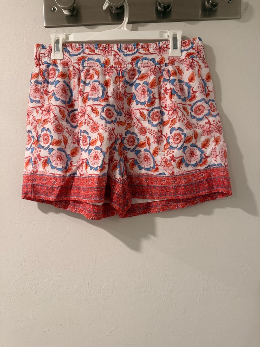 Vineyard Vines White Floral Border Shorts with Red & Blue Print